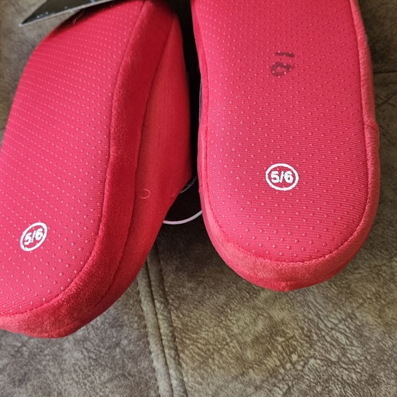 Disney Minnie Mouse Red Slippers - Picture 4 of 4
